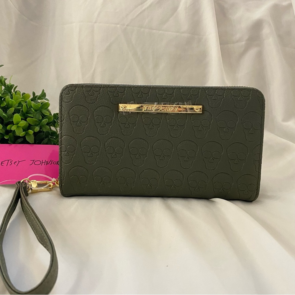 Betsey Johnson Skull Wallet